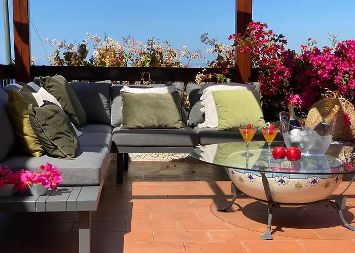 Ideales Familienhaus Mit Freiem Stadt- Und Meerblick By Interhome * פונשל