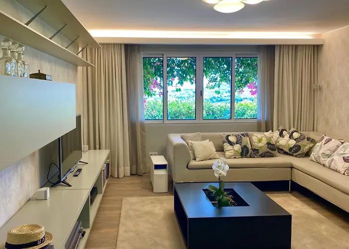 Ideales Familienhaus Mit Freiem Stadt- Und Meerblick By Interhome * פונשל