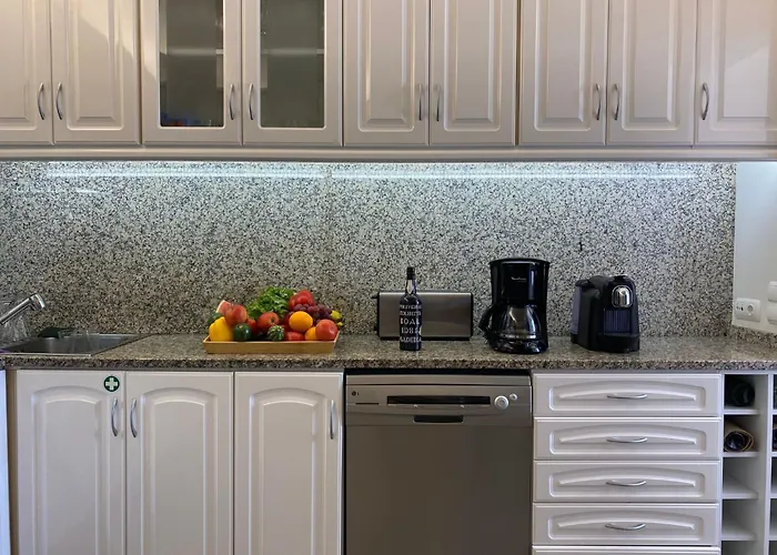 Ideales Familienhaus Mit Freiem Stadt- Und Meerblick By Interhome فونشال