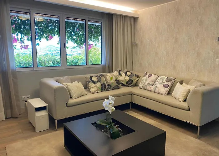 Ideales Familienhaus Mit Freiem Stadt- Und Meerblick By Interhome Feriehus